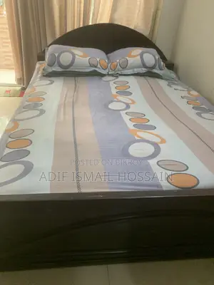 কাঠের বিছানা ম্যাট্রেসসহ