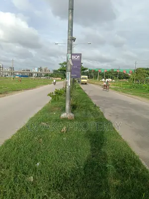 ১১০ ফুট রাস্তা ৬ কাঠা কমার্শিয়াল সাউথ সেক্টর-১৭/এইচ১