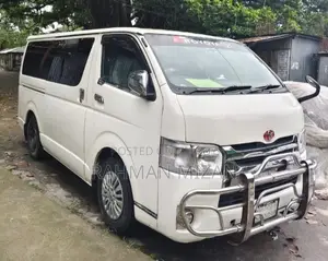 টয়োটা হাইএন্স ২০১১ সাদা