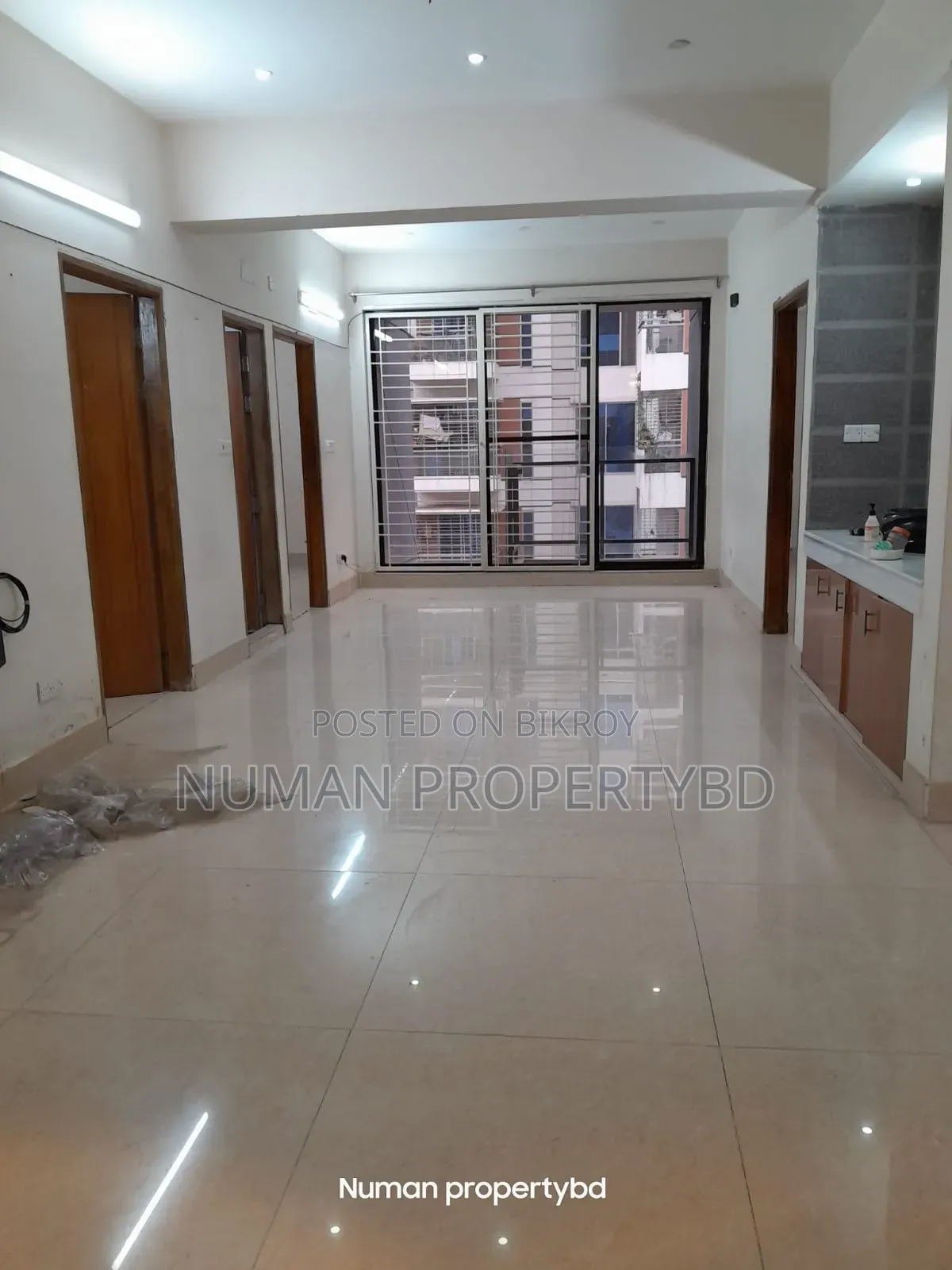 বসুন্ধরায় নুমান প্রপার্টি বিডি-তে ৪ বেডরুমের অ্যাপার্টমেন্ট ভাড়ার জন্য