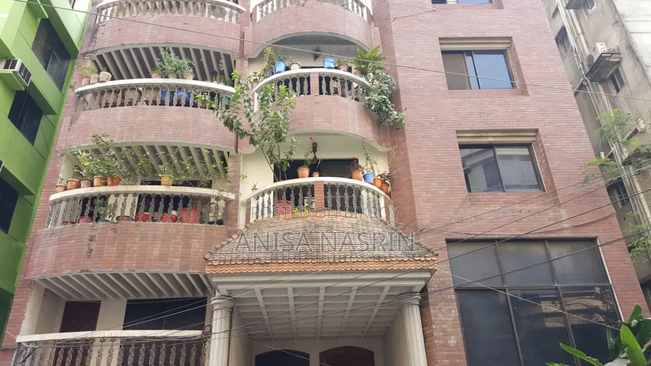 5 Bedroom Apartment in Baridhara DOHS for rent