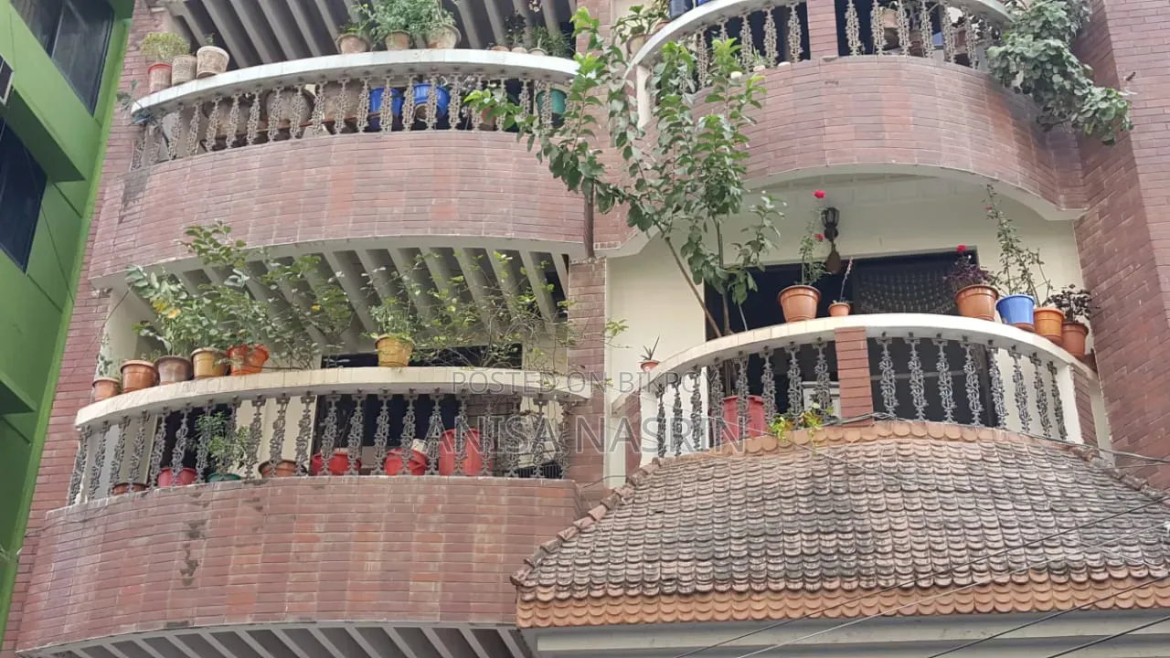 5 Bedroom Apartment in Baridhara DOHS for rent