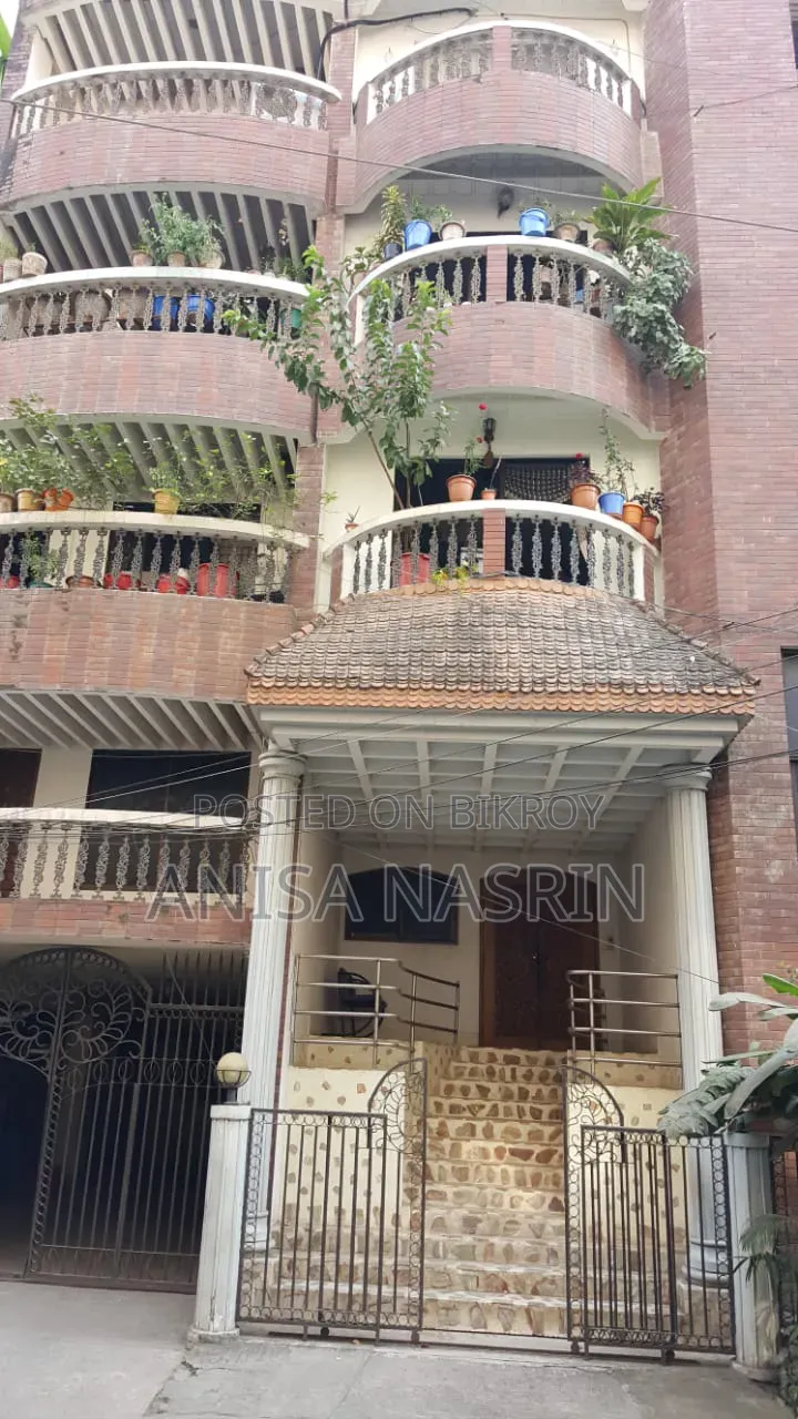 5 Bedroom Apartment in Baridhara DOHS for rent
