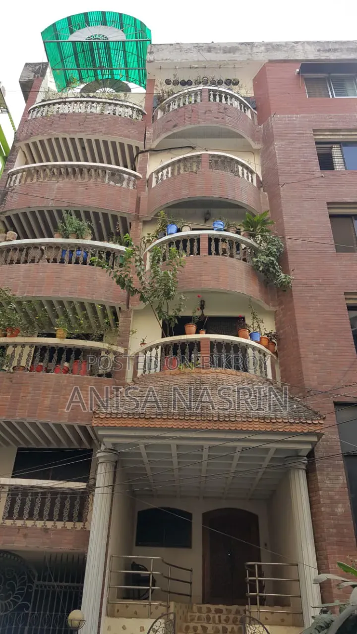 5 Bedroom Apartment in Baridhara DOHS for rent