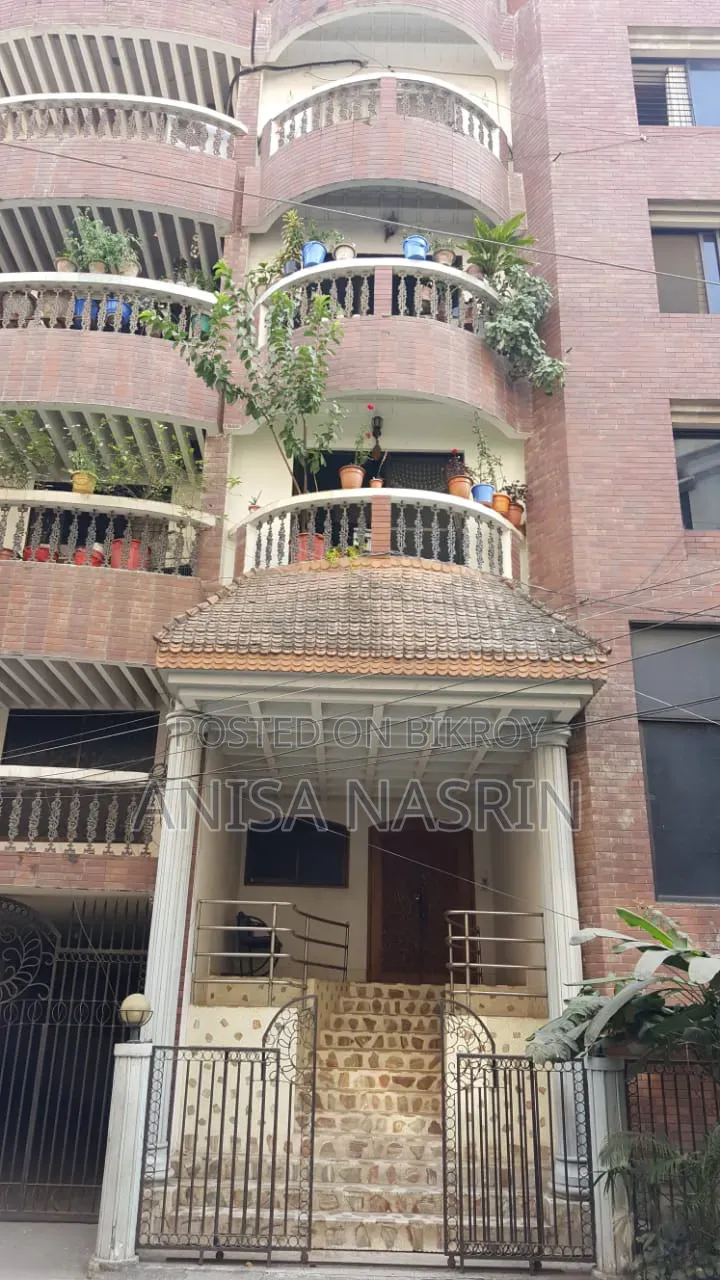 5 Bedroom Apartment in Baridhara DOHS for rent