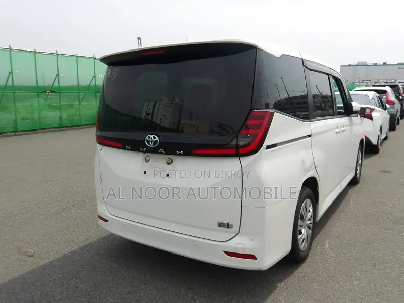 Toyota Noah 2023 Pearl