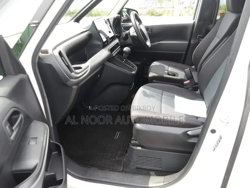 Toyota Noah 2023 Pearl