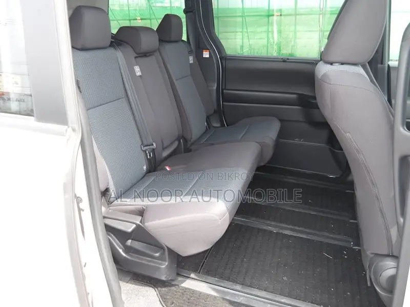 Toyota Noah 2023 Pearl