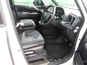 Toyota Noah 2023 Pearl