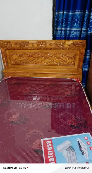 আকাশ মনি কাঠের সেমি বক্স খাট