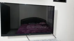 Urgent: Singer Vista 43" Android Smart TV for sale.