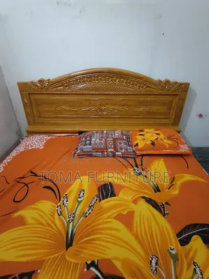 আকাশি কাঠের সেমি বক্স খাট ৬/৭