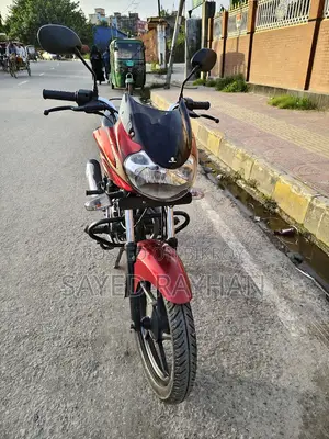 বাজাজ ডিসকভার ১০০ ২০১৭ লাল