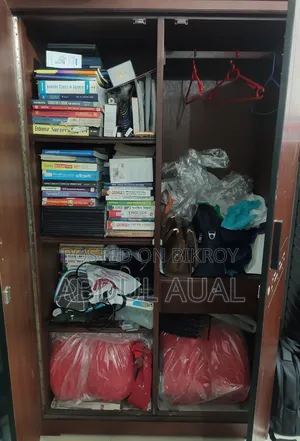 আলমারি ব্যবহৃত ফ্রেশ কন্ডিশন