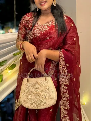 পার্টি শাড়ি
