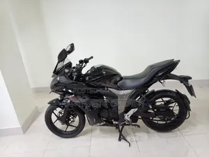 সুজুকি জিক্সার এসএফ ২০২২ গ্রে