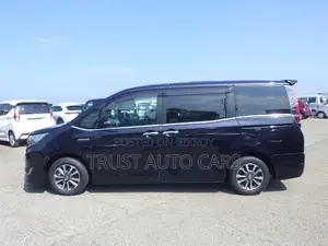 Toyota Esquire 2020 Purple