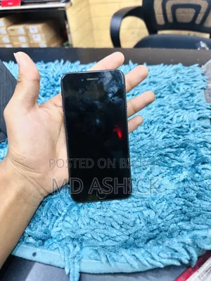 Apple iPhone SE (2020) 64 GB Black