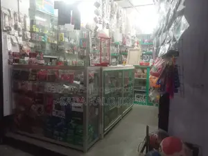কসমেটিকস দোকান এর সকল পণ্য ডেকোরেশন বিক্রি হবে