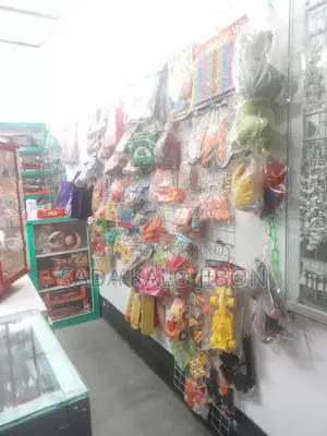 কসমেটিকস দোকান এর সকল পণ্য ডেকোরেশন বিক্রি হবে
