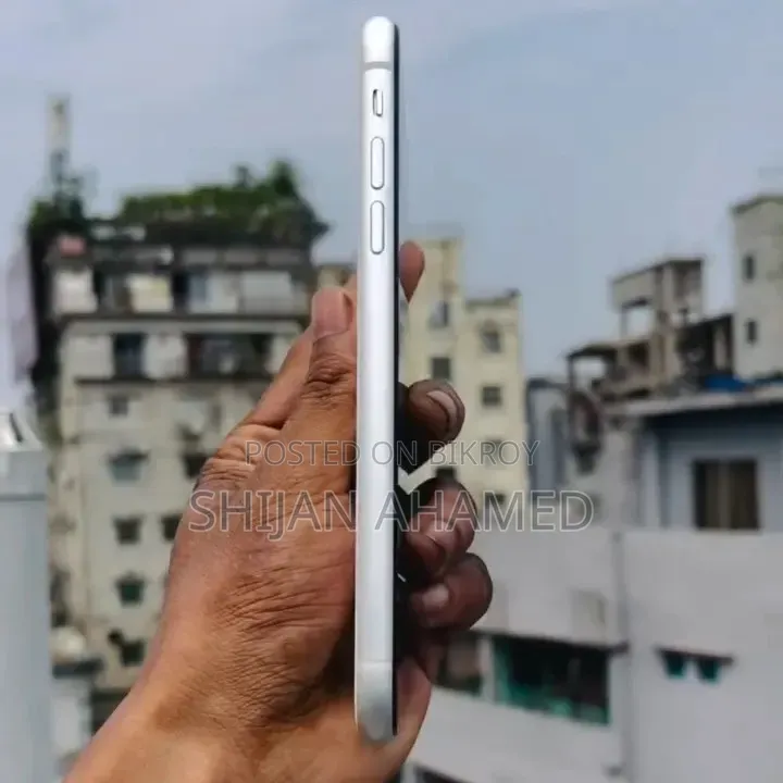 Apple iPhone XR 64 GB White