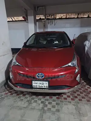 টয়োটা প্রিউস ২০১৬ লাল