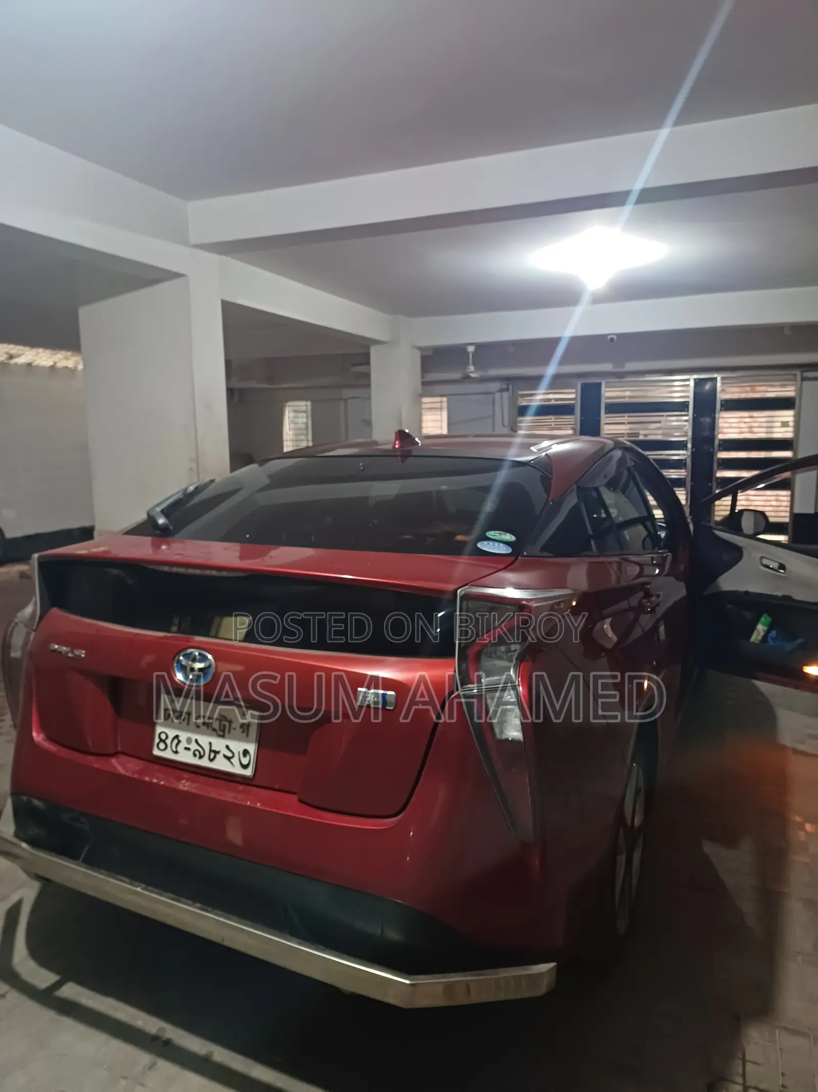 টয়োটা প্রিউস ২০১৬ লাল