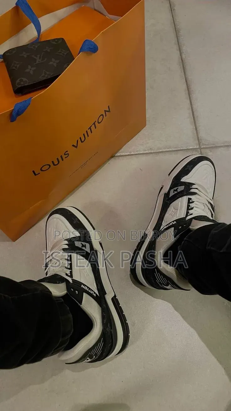 Lv Trainer Black White