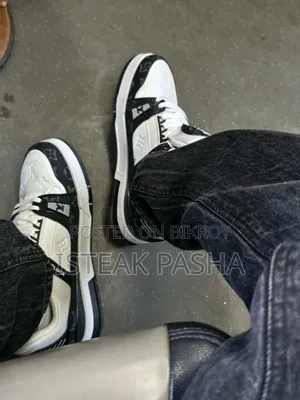 Lv Trainer Black White