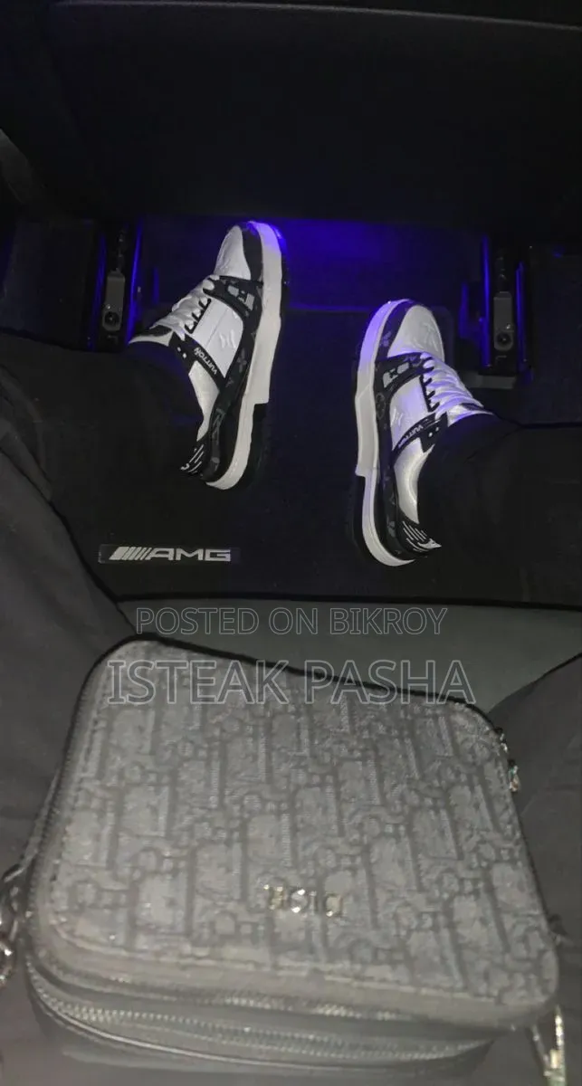 Lv Trainer Black White
