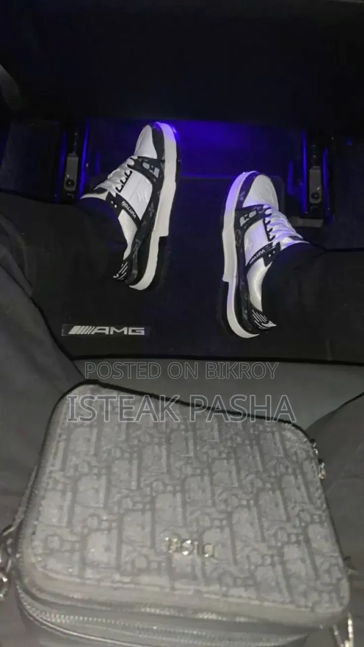 Lv Trainer Black White