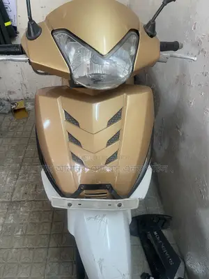 Mahindra Gusto 2018 Gold