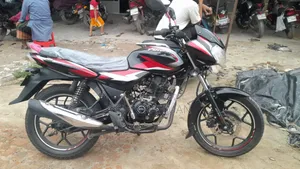 বাজাজ ডিসকভার ১২৫ ২০২৪ কালো