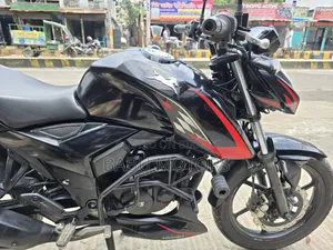 TVS Apache RTR 160 4V 2022 Black