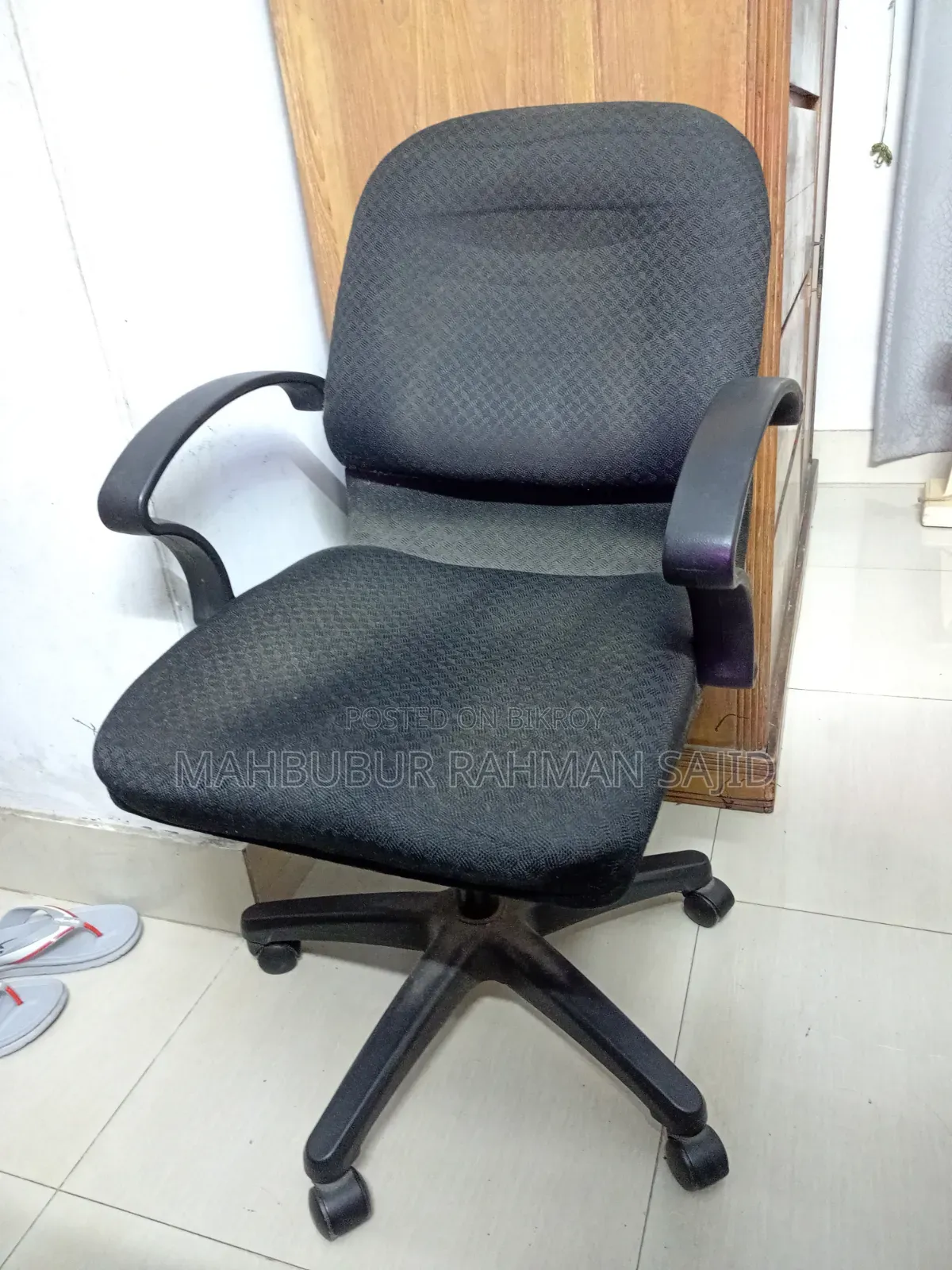 অফিস চেয়ার (মালয়েশিয়া থেকে আমদানিকৃত)