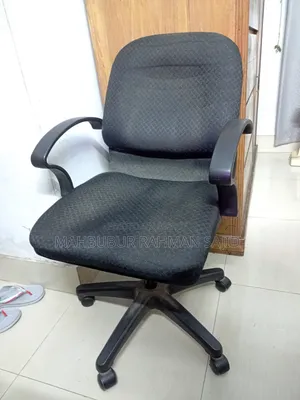অফিস চেয়ার (মালয়েশিয়া থেকে আমদানিকৃত)