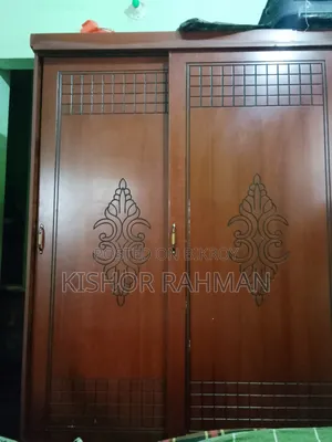 আলমারি নতুনের মত