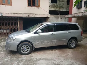 টয়োটা করোল্লা ২০০৪ সিলভার