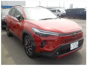 নতুন টয়োটা করোলা ক্রস ২০২৫ লাল