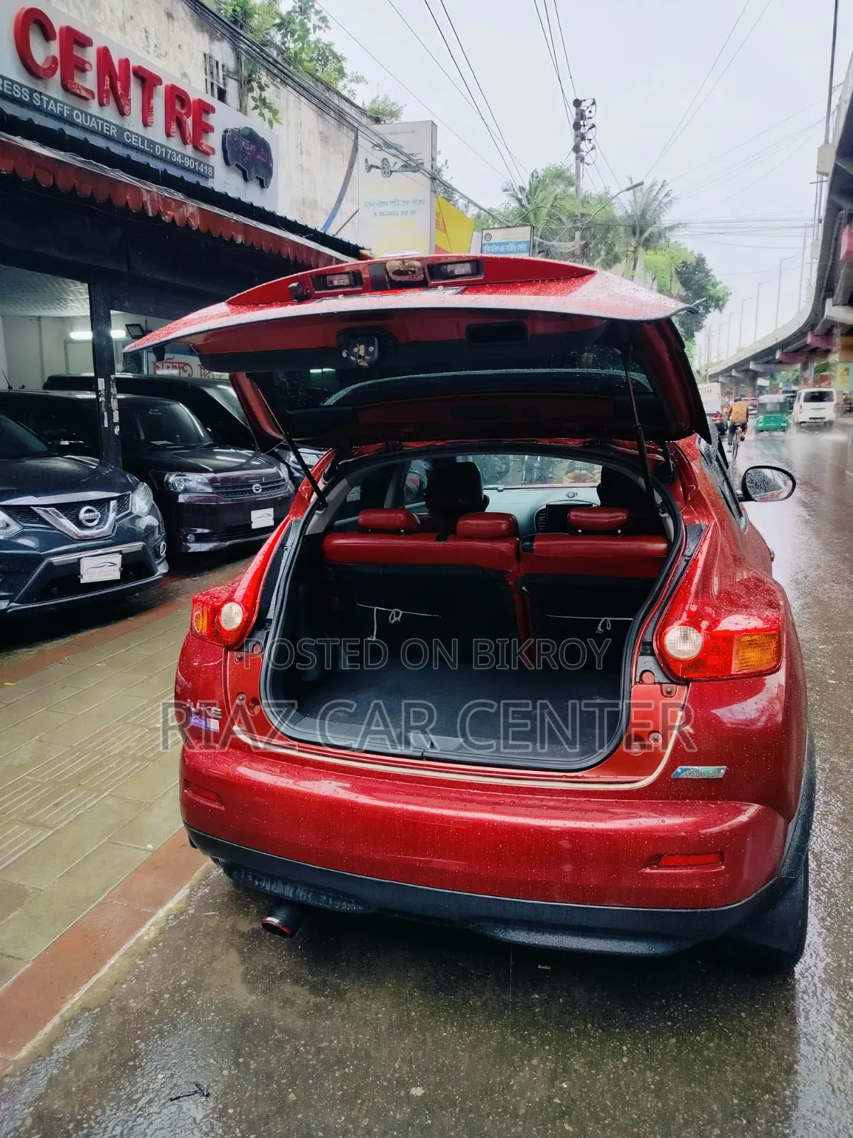 নিসান জুউক ২০১১ লাল