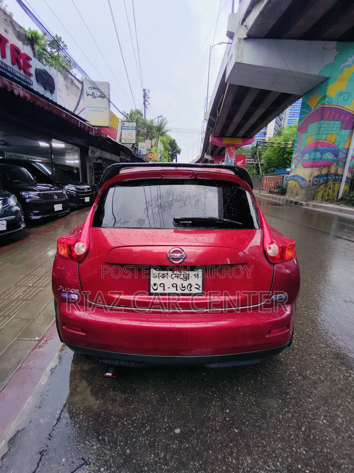 নিসান জুউক ২০১১ লাল