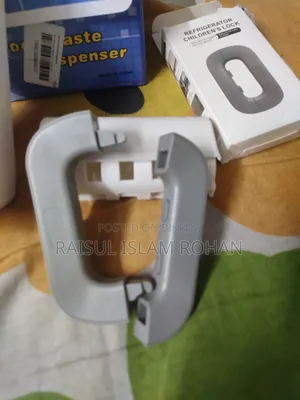 ফ্রিজ লক অটুপেস্ট হোল্ডার