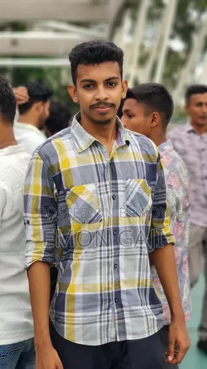 চাকুরিটা খুব প্রয়োজন