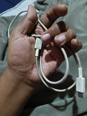 আঙ্কার চার্জার এবং কেবল