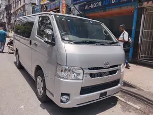 টয়োটা হাইএচ ২০২১ রূপালী