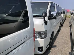 টয়োটা হাইএচ ২০২৩ সাদা