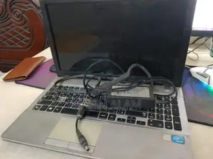 Laptop Samsung NP300E5V 3GB Intel Celeron HDD 128GB