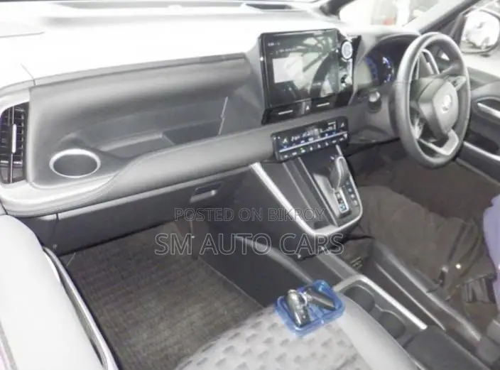 Toyota Voxy Hybrid S-Z 2WD 7-Seater 2023 White