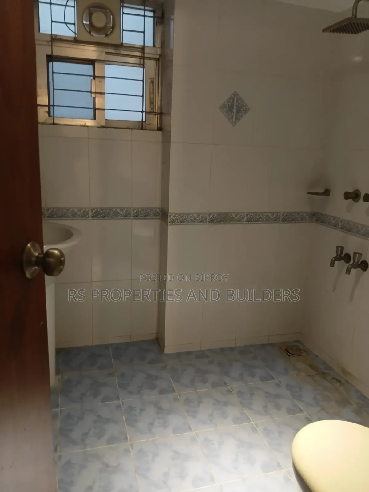 Furnished 3-Bedroom Apartment in Bashundhara, Bashundhara for Sale