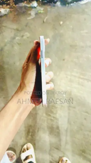 অ্যাপল আইফোন ১২ ৬৪ জিবি হোয়াইট